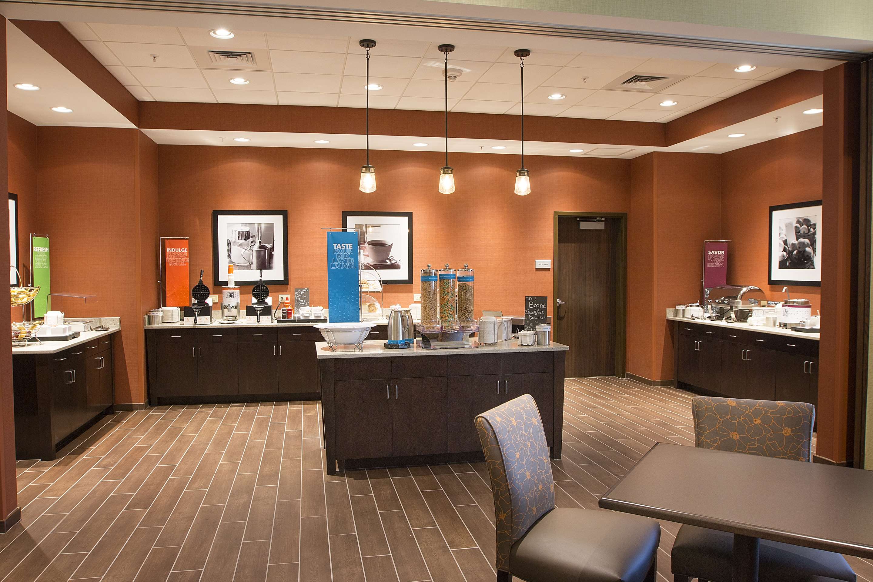 Restaurant | Hampton Inn & Suites Boone