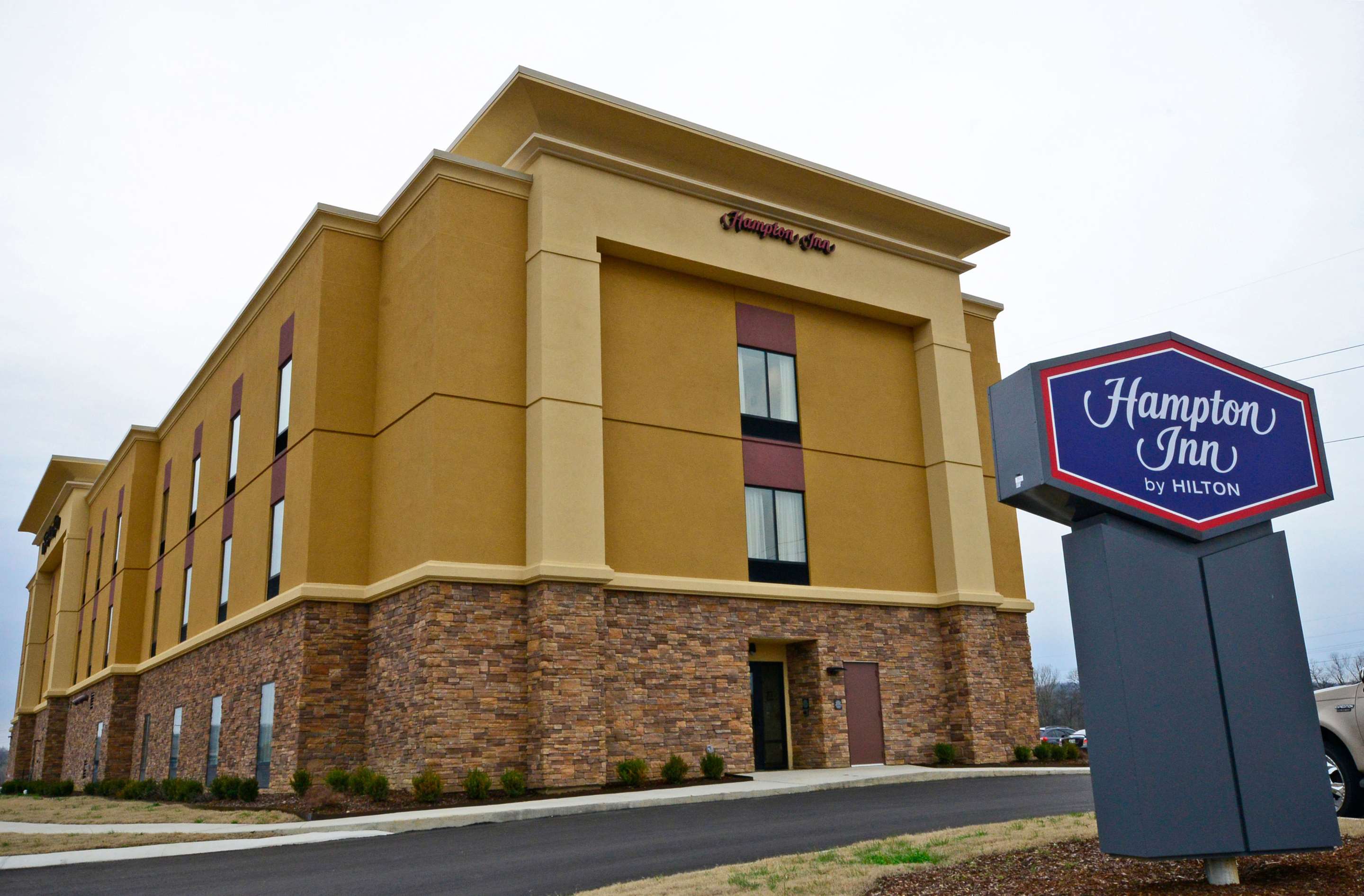 Exterior | Hampton Inn Pulaski