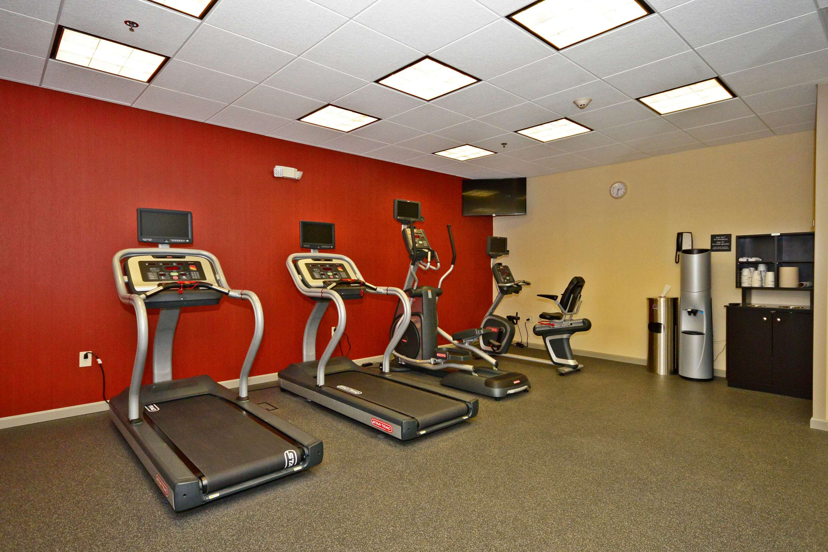 Health club fitness center gym | Hampton Inn Pulaski