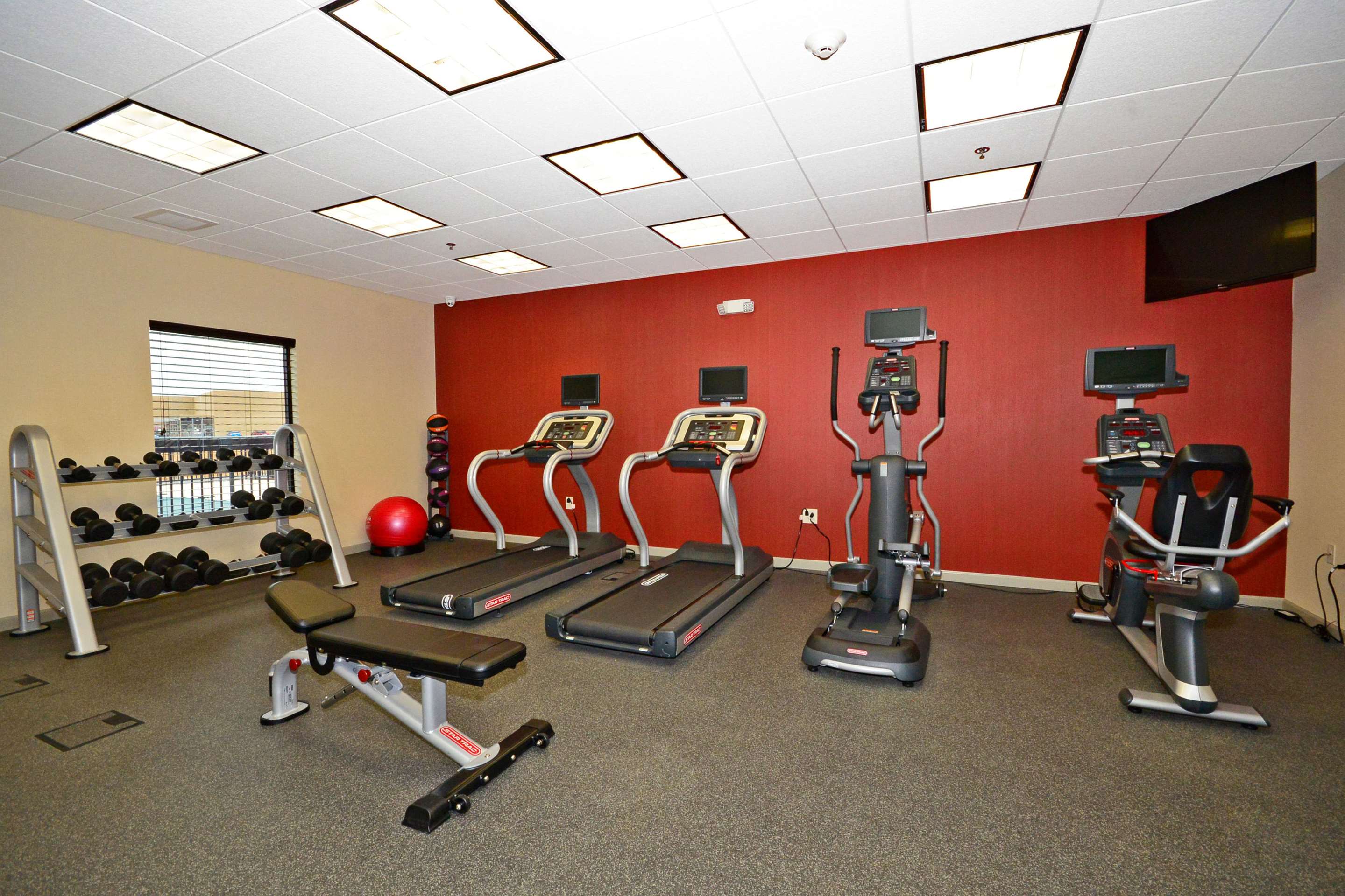 Health club fitness center gym | Hampton Inn Pulaski