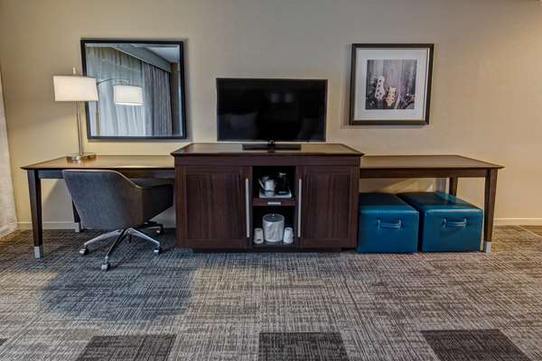  - Hampton Inn & Suites Hendersonville