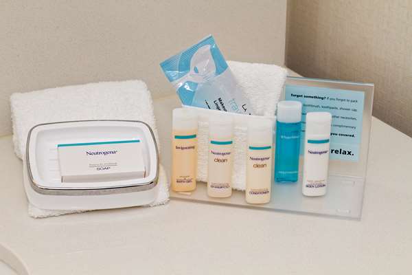  - Hampton Inn & Suites Hendersonville