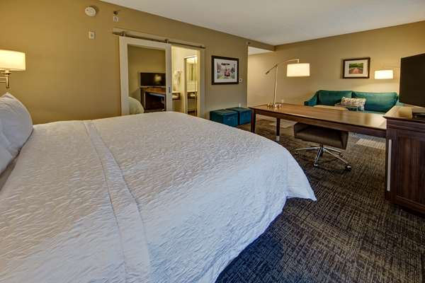  - Hampton Inn & Suites Hendersonville