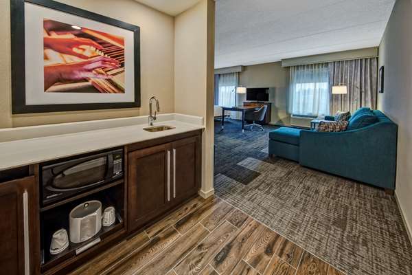  - Hampton Inn & Suites Hendersonville