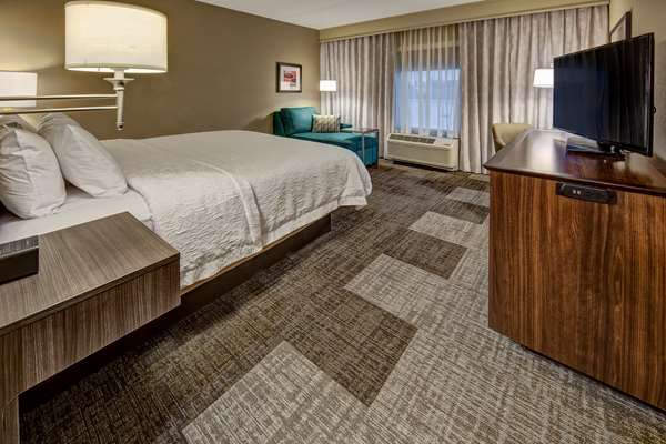  - Hampton Inn & Suites Hendersonville