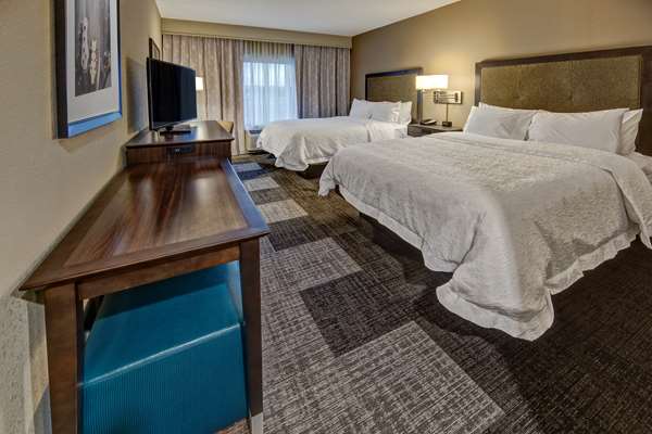  - Hampton Inn & Suites Hendersonville