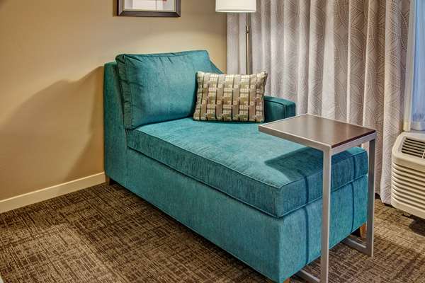  - Hampton Inn & Suites Hendersonville