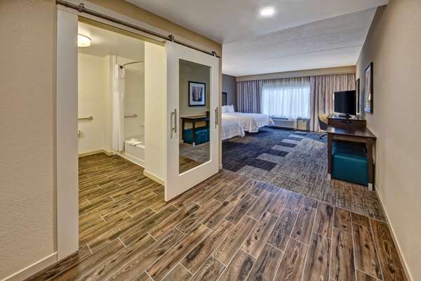  - Hampton Inn & Suites Hendersonville