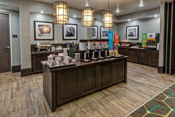 Restaurant - Hampton Inn & Suites Hendersonville