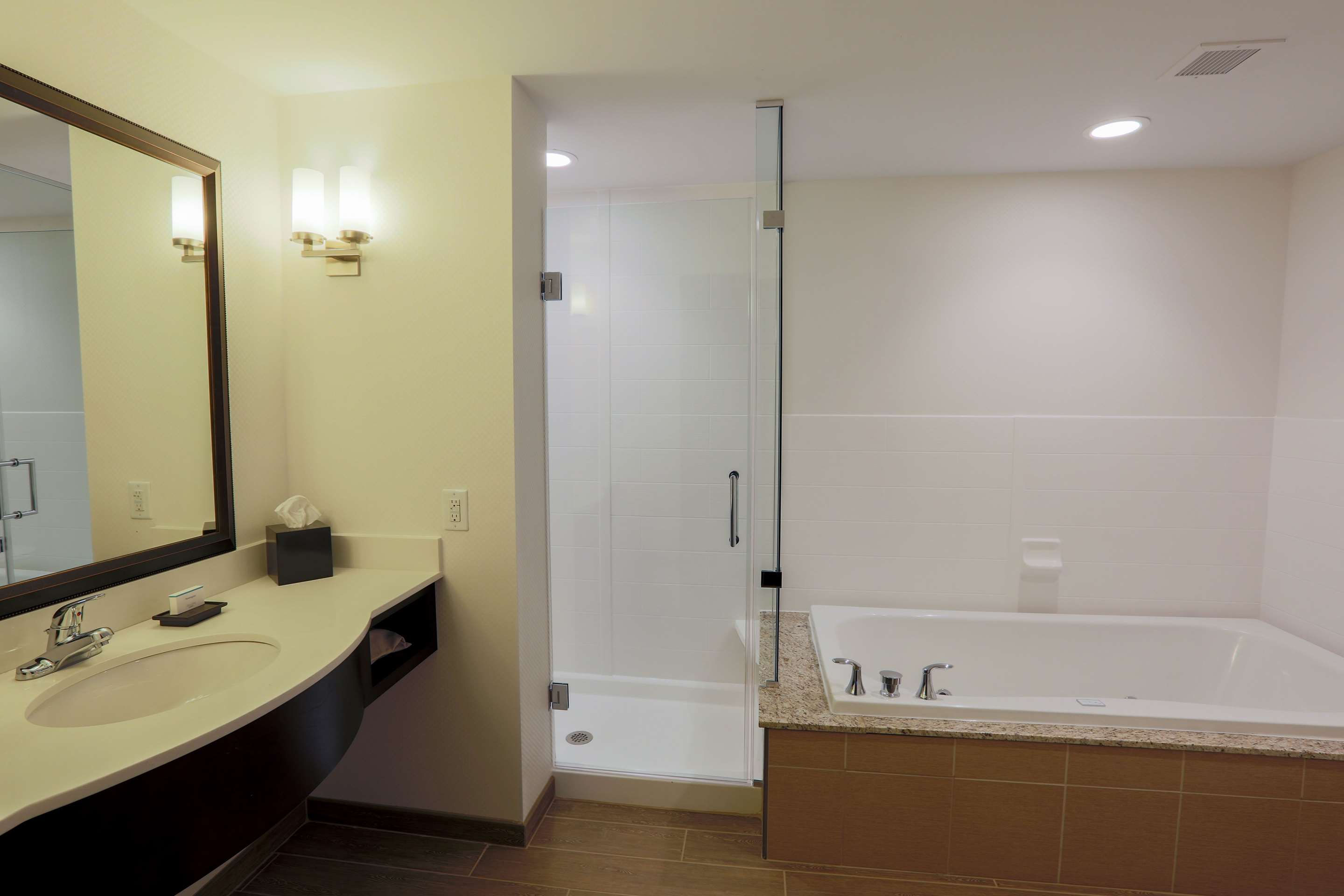 Guest room bath