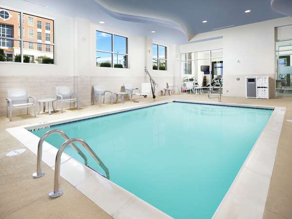 Pool - Hampton Inn Downtown Wilmington