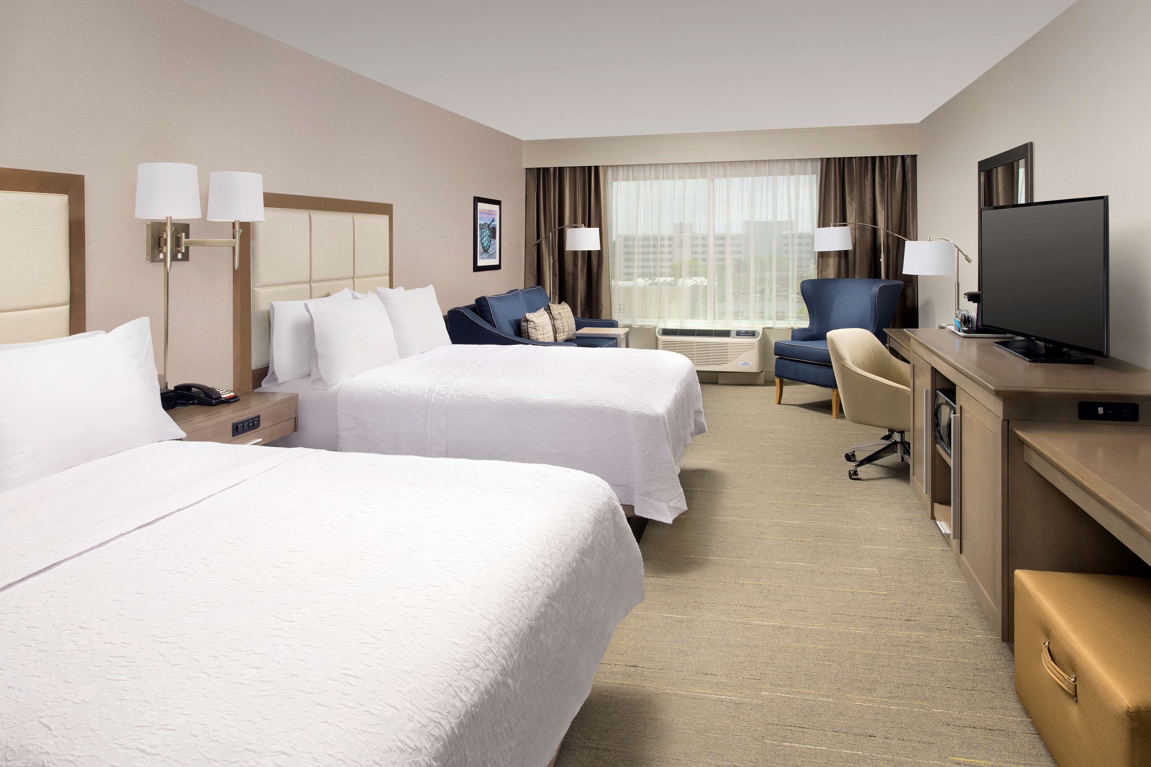 Hampton Inn by Hilton Wilmington Downtown Room Type - 2QN STDO MIC FRIDG WTBR NS