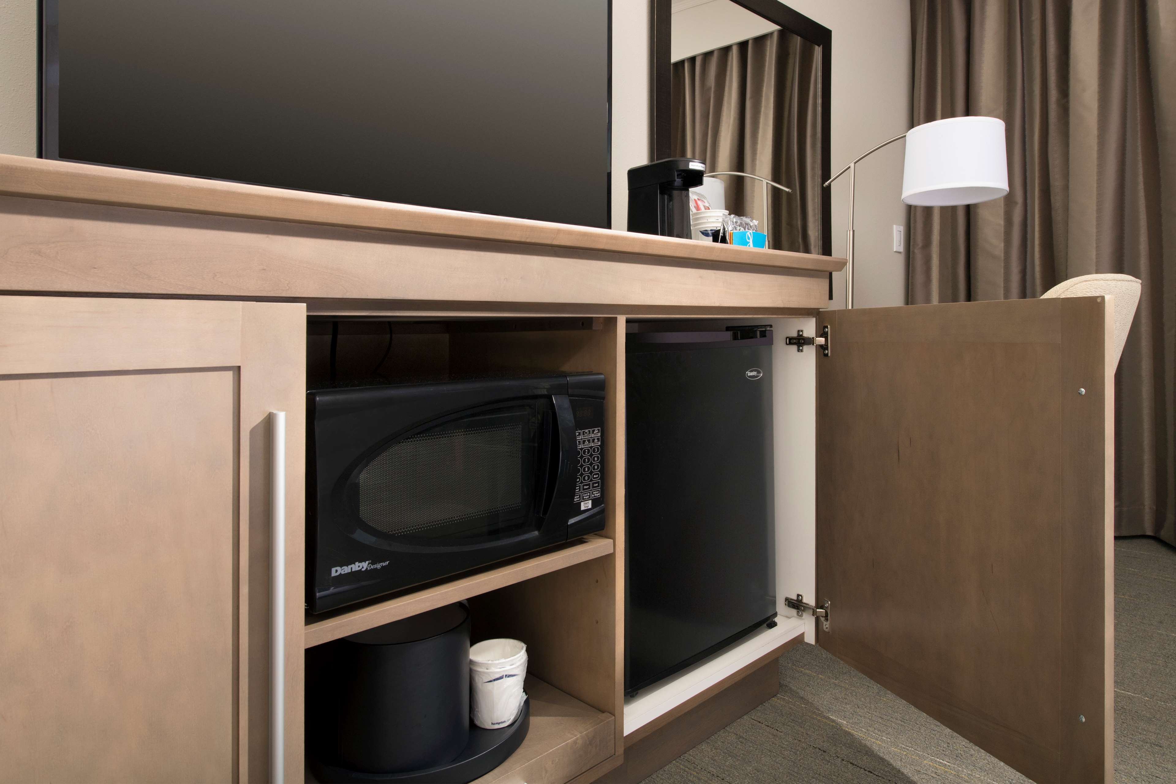 Hampton Inn by Hilton Wilmington Downtown Room Type - 1KG STDO MIC FRIDG WTBR NS