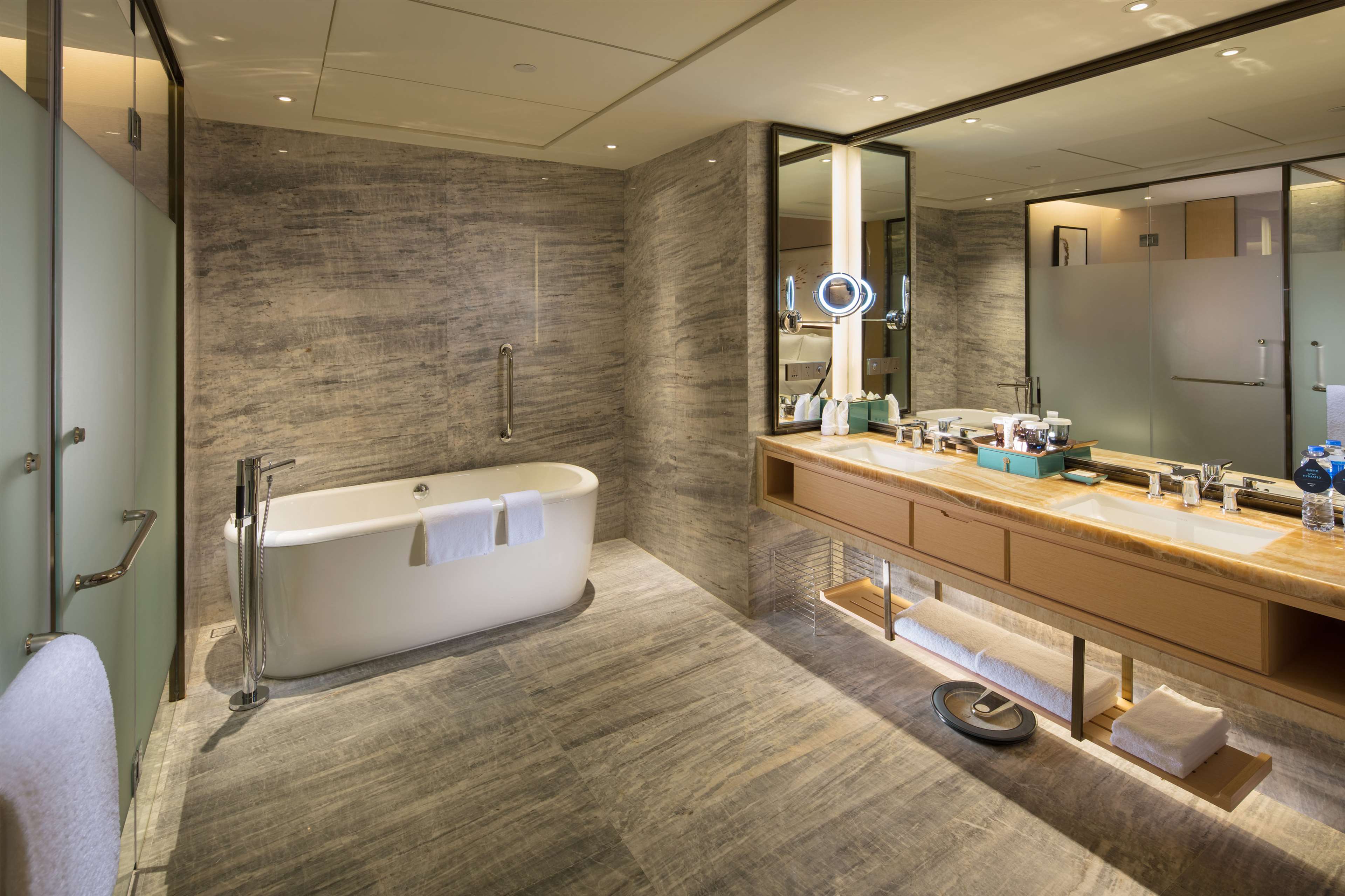 Hilton Quanzhou Riverside Room Type - KING EXEC DELUXE ROOM