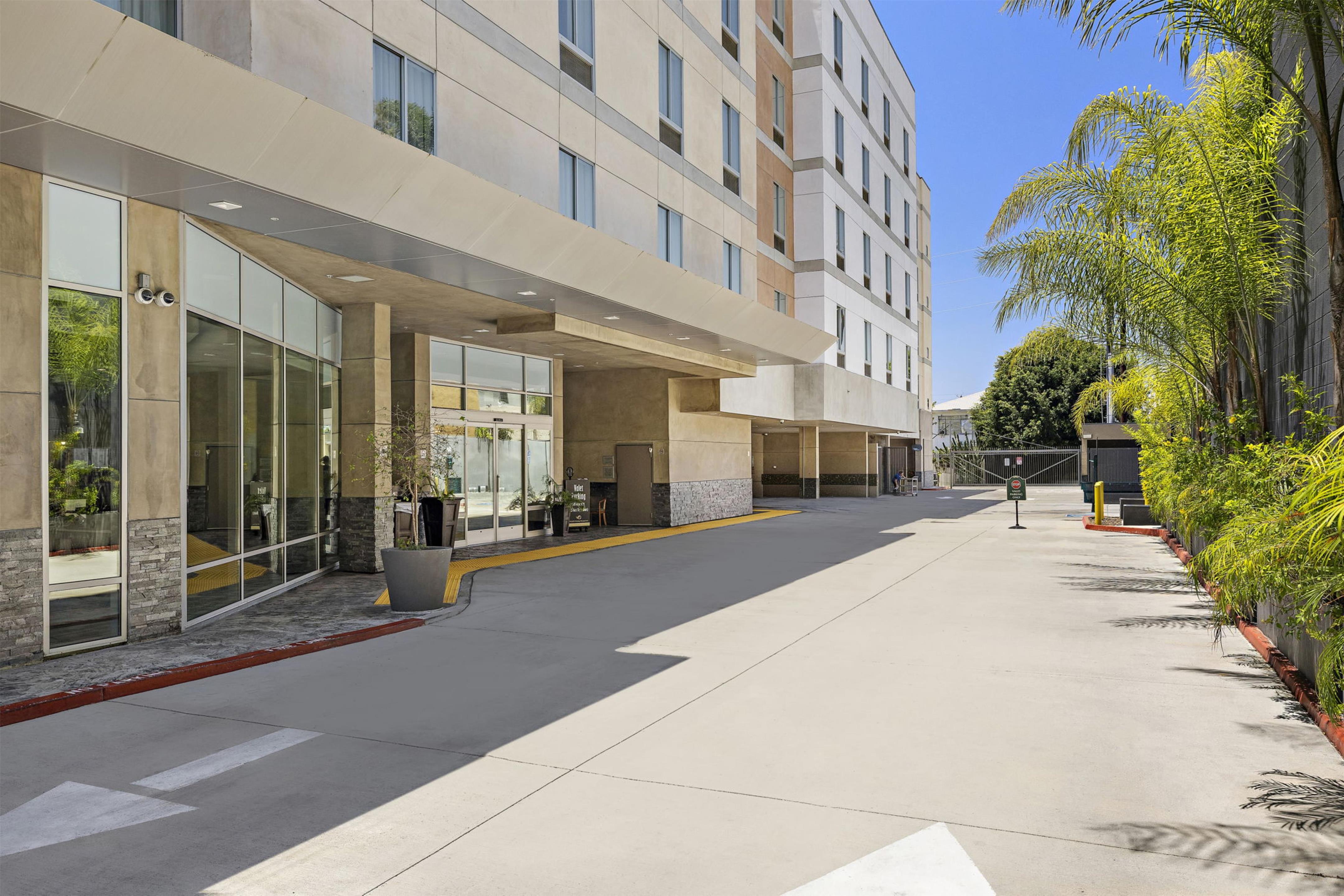 Exterior | Hampton Inn & Suites Los Angeles/Hollywood