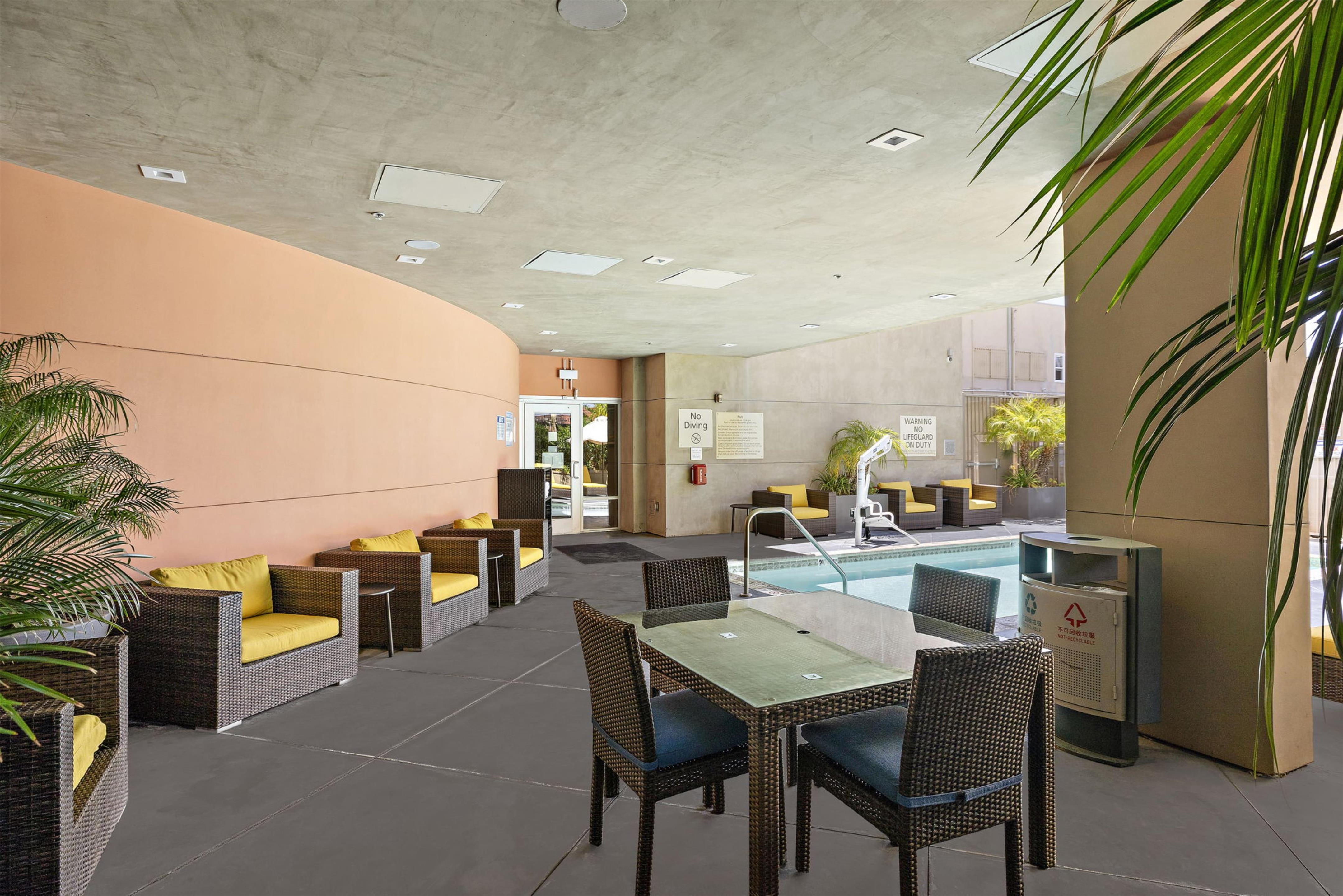 Exterior | Hampton Inn & Suites Los Angeles/Hollywood