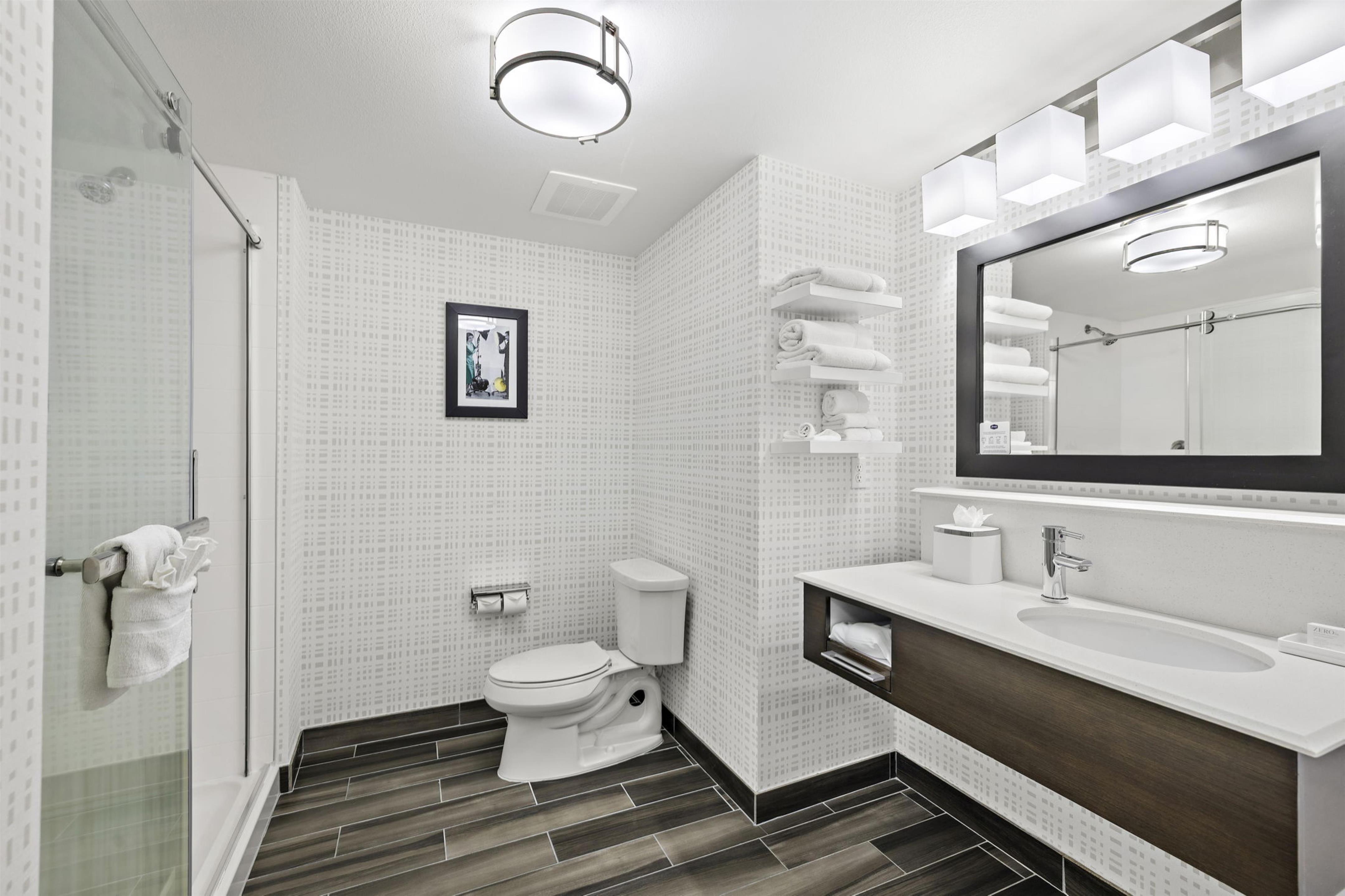 Guest room bath