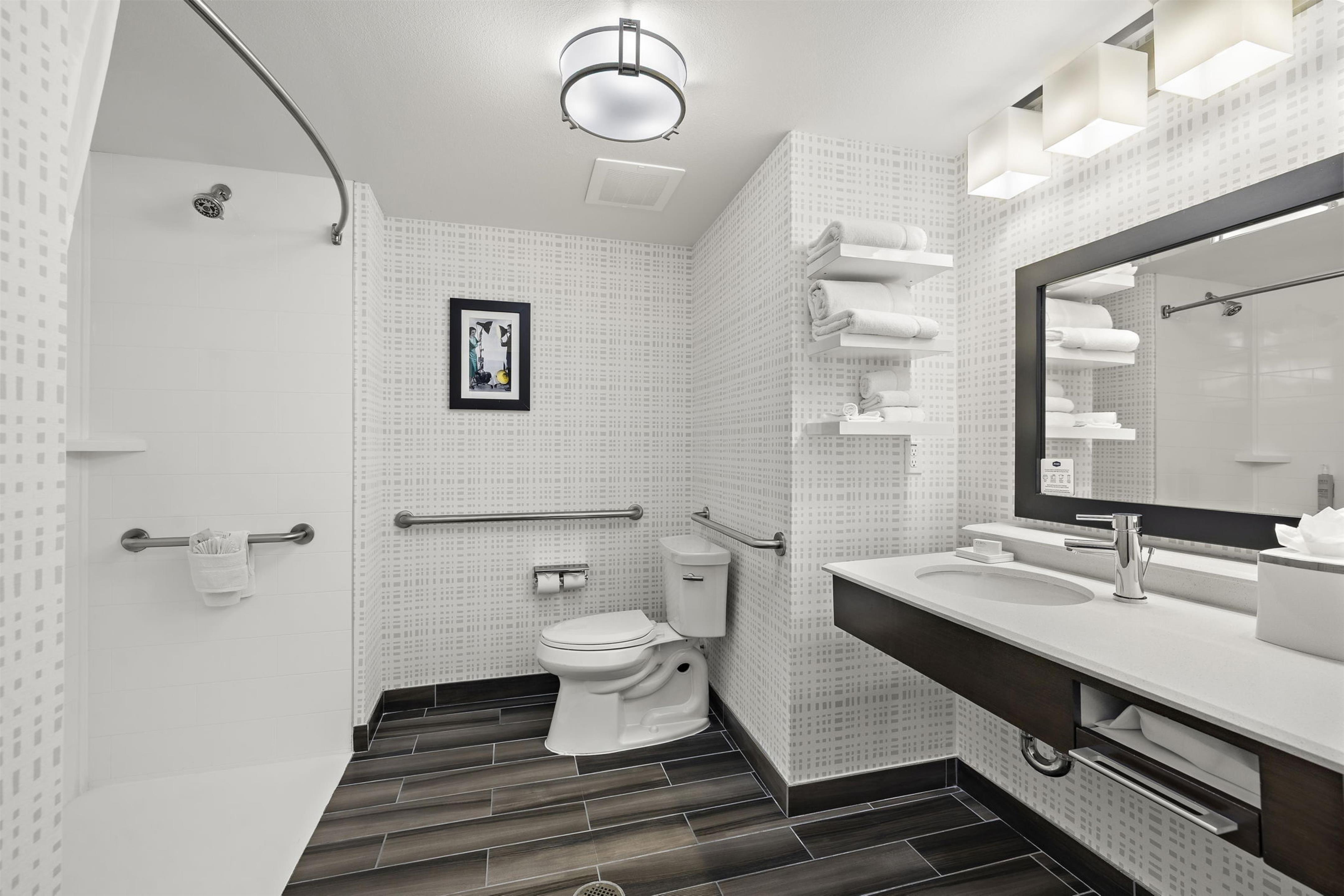Guest room bath