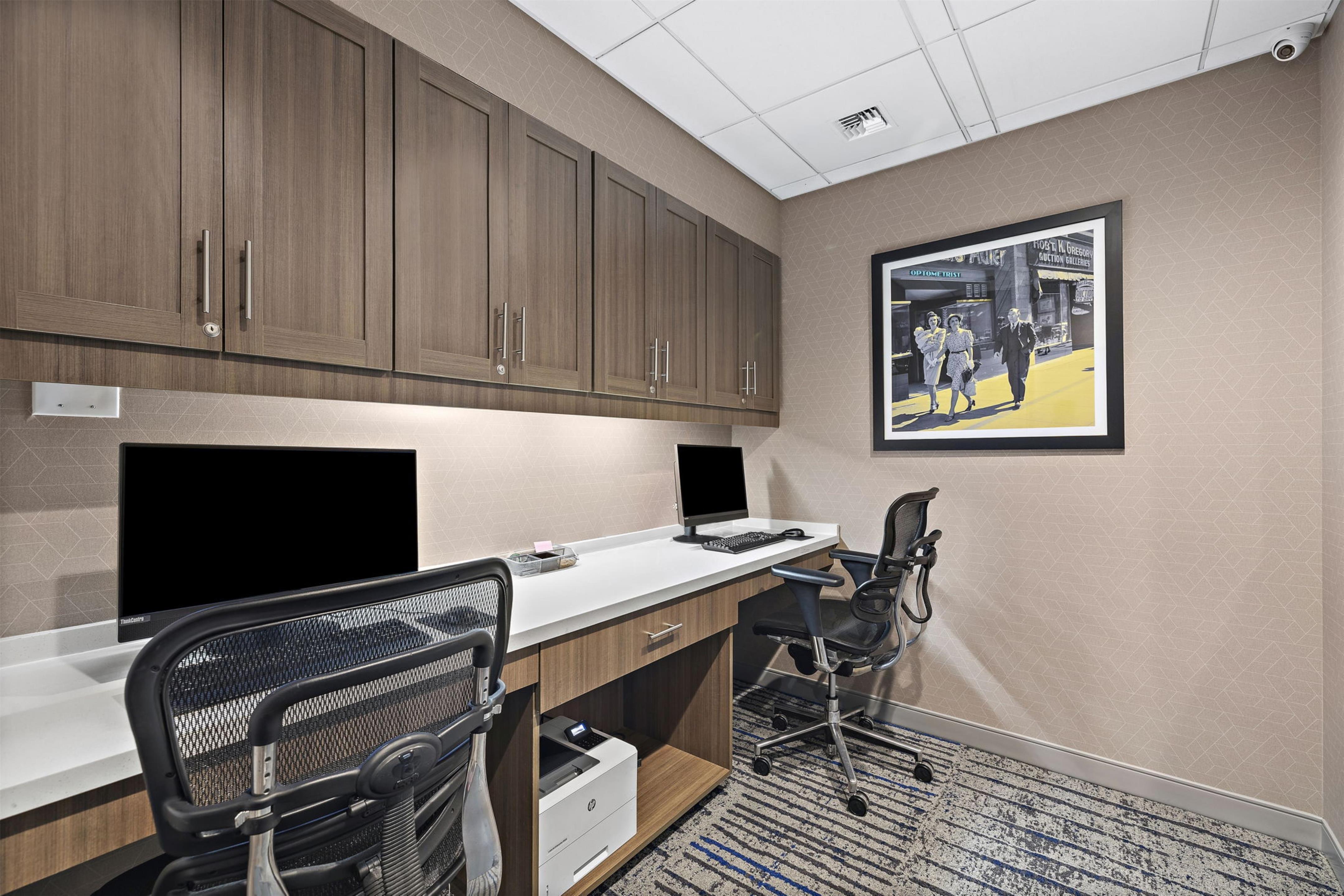 Business Center | Hampton Inn & Suites Los Angeles/Hollywood