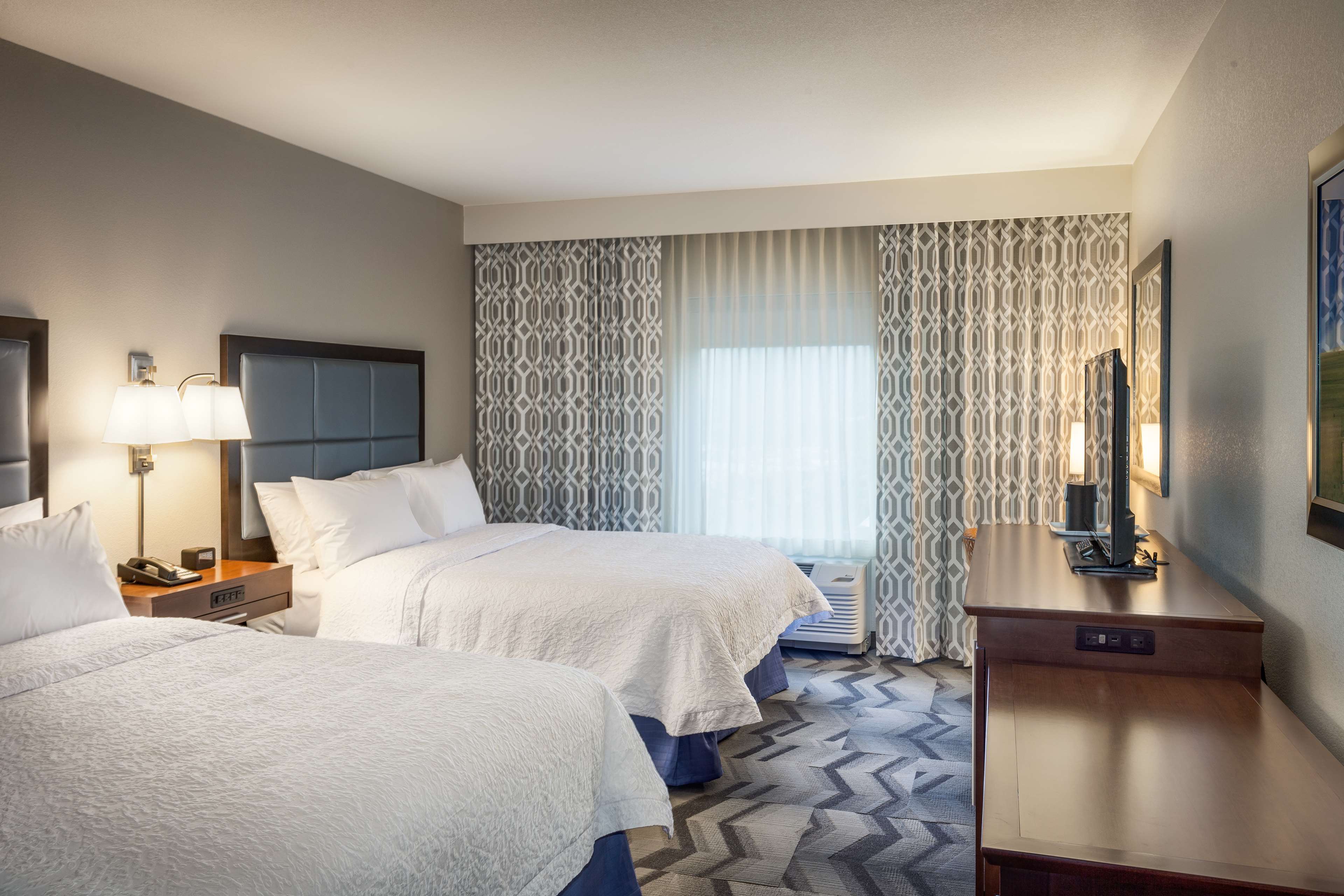 Hampton Inn by Hilton Lewiston, ID Room Type - 2 QNS MICROWV FRIDGE NS