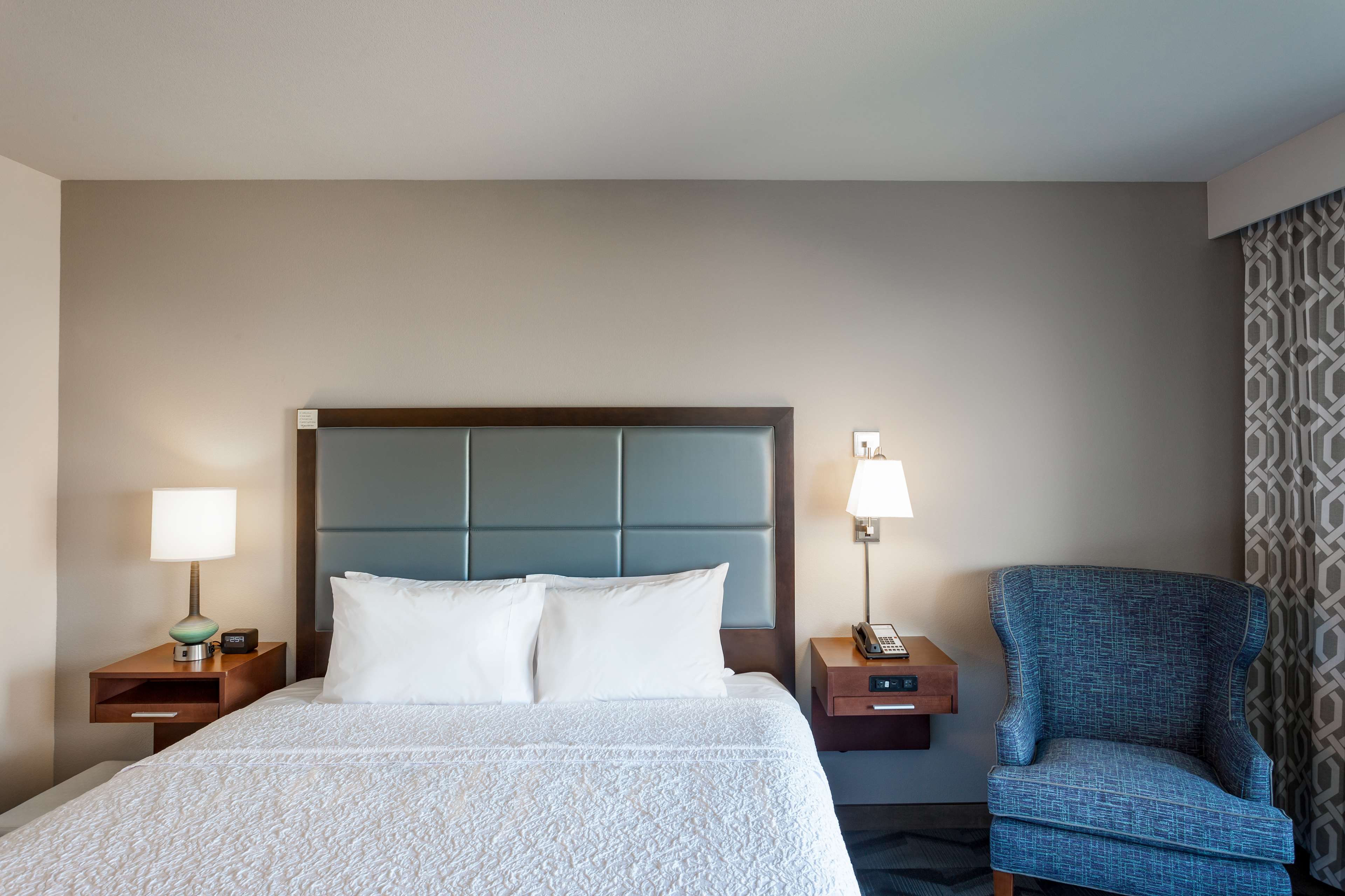 Hampton Inn by Hilton Lewiston, ID Room Type - 1 KNG RVRVW HEARING ACC NS
