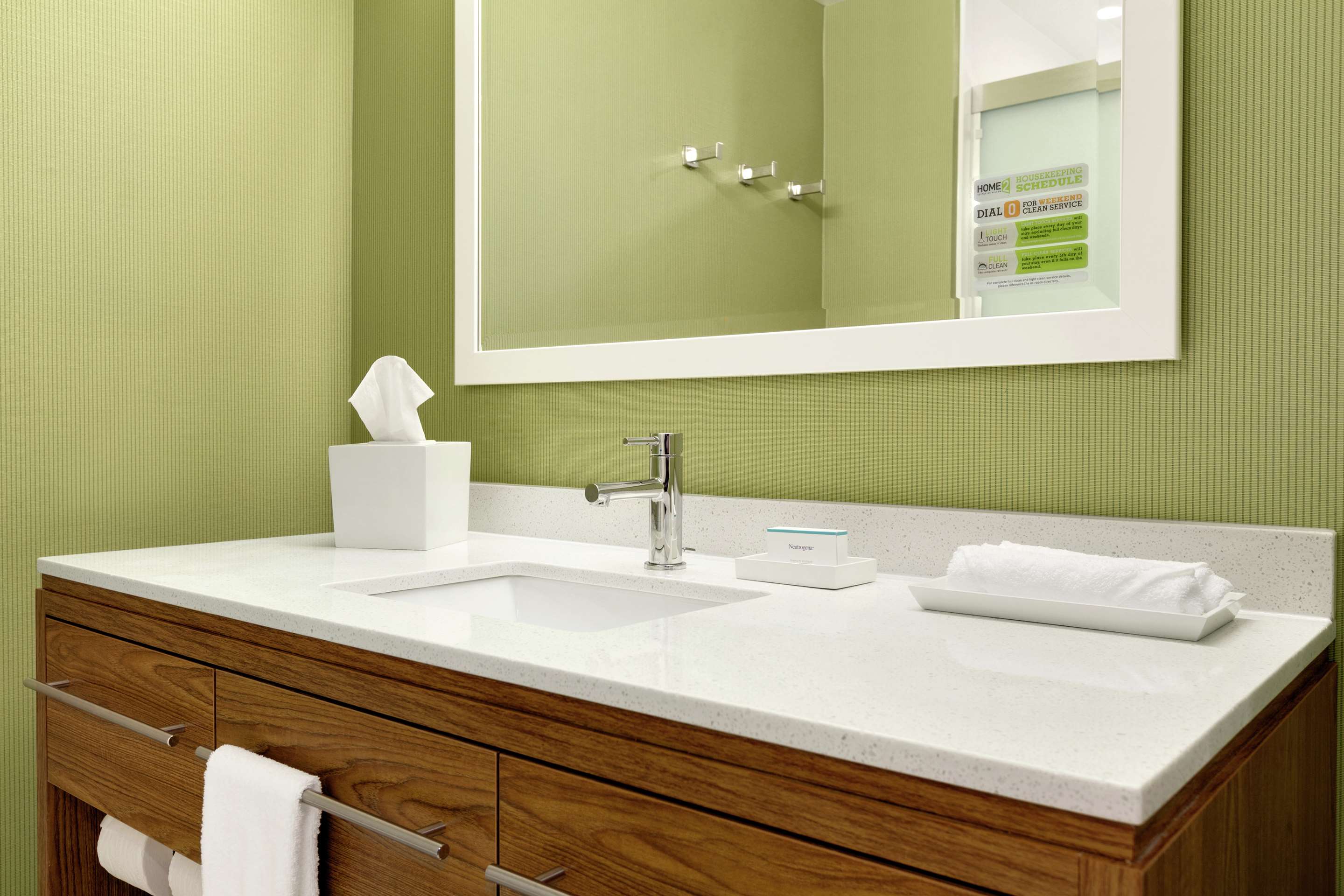 Guest room bath