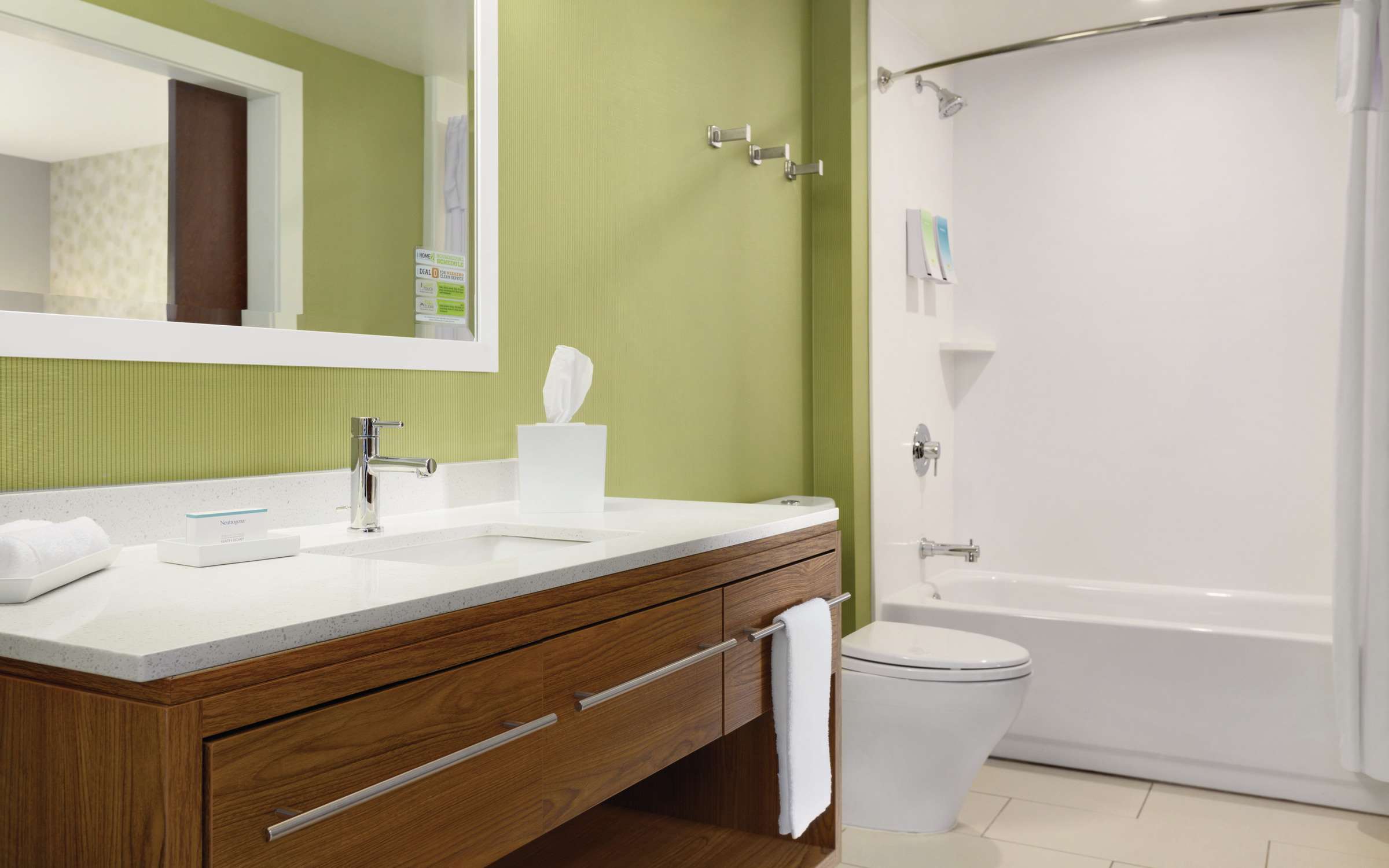 Guest room bath