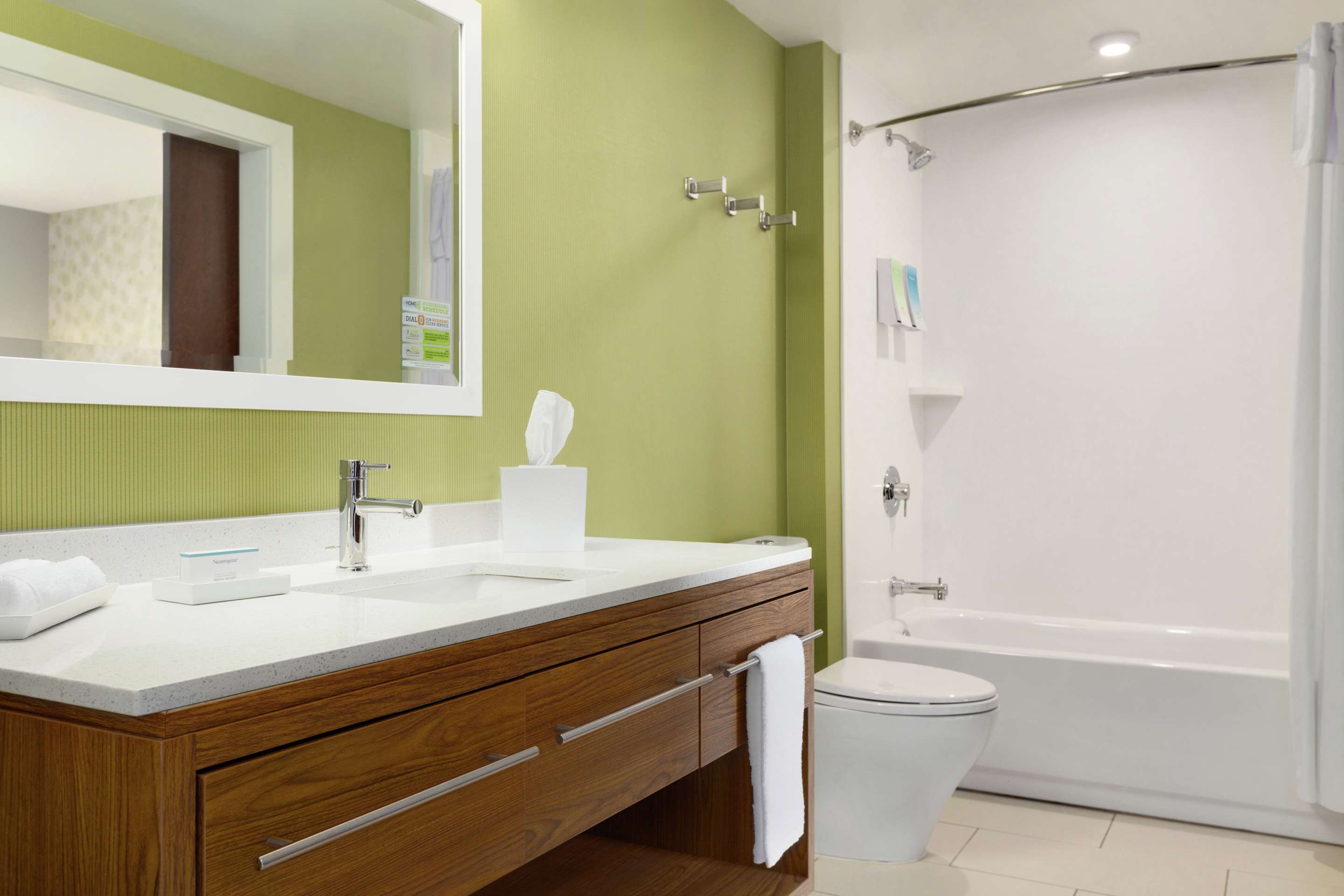 Guest room bath