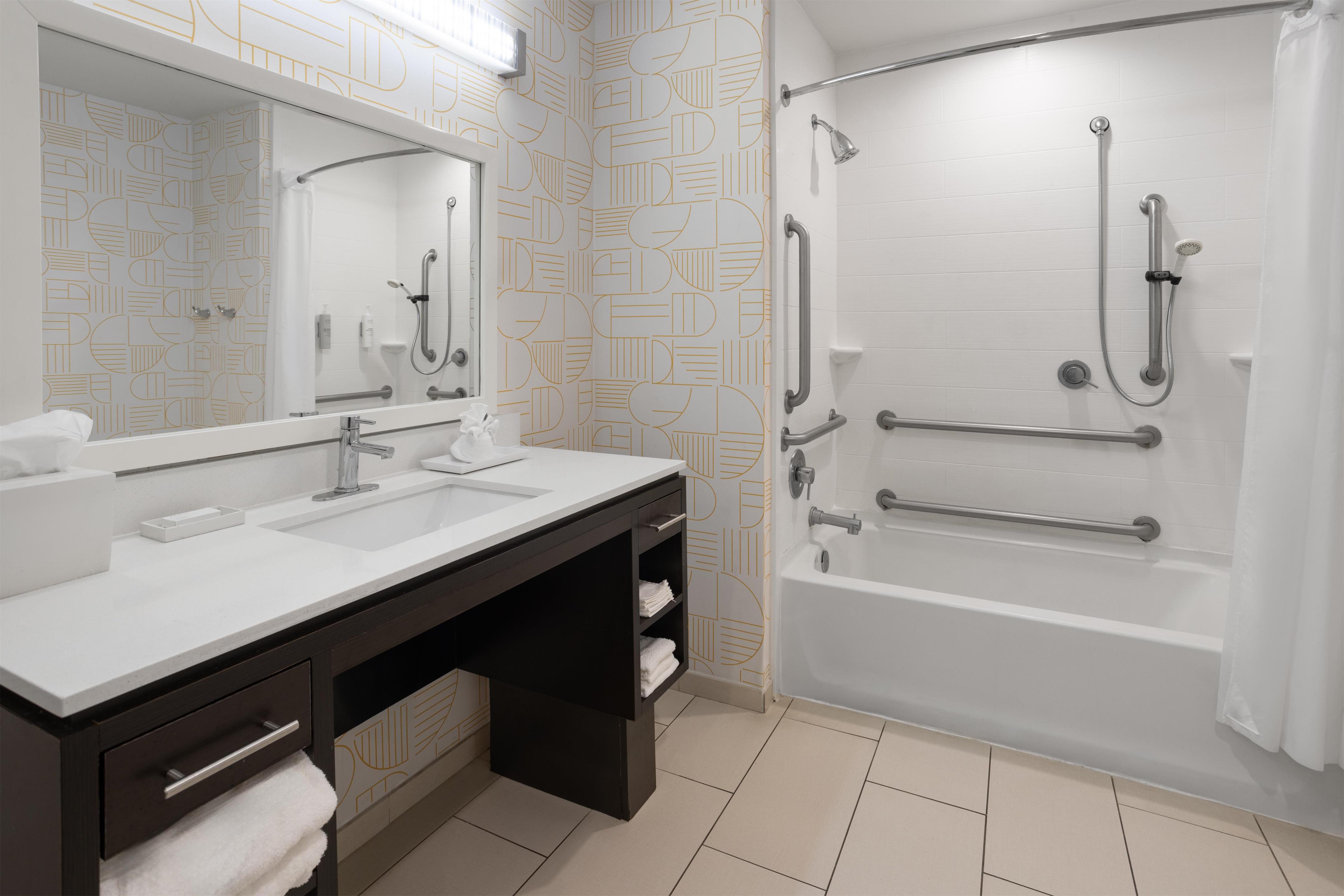 Guest room bath