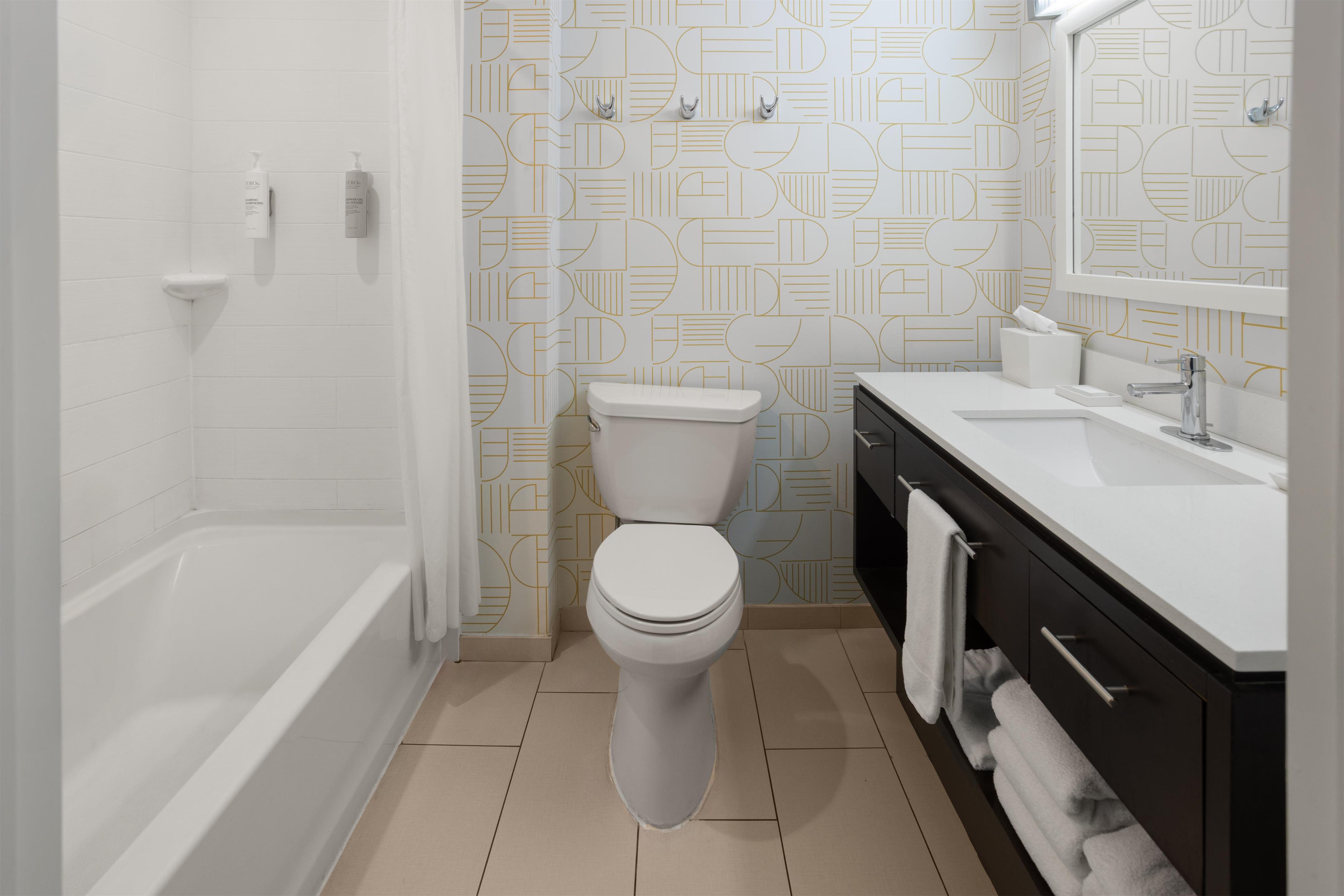Guest room bath