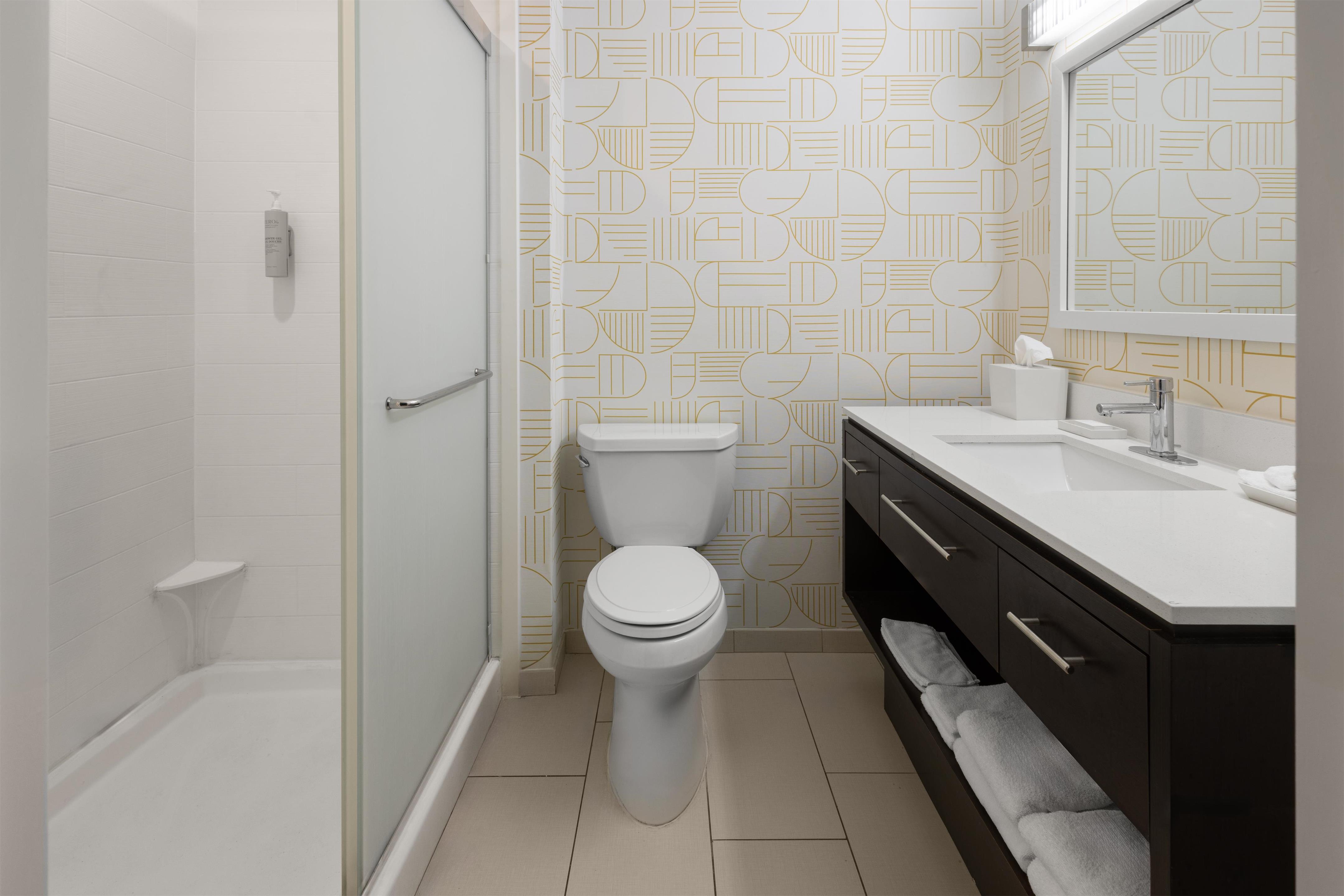 Guest room bath