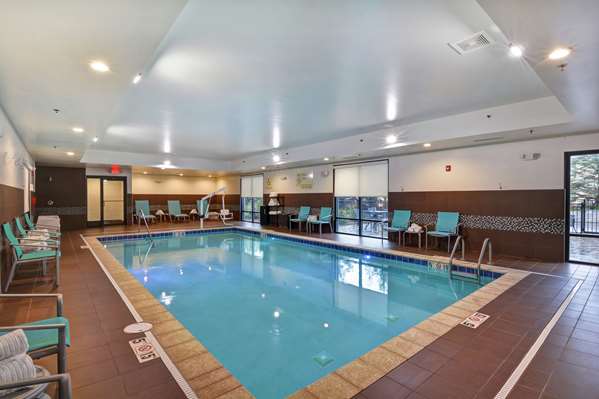 Pool - Hampton Inn & Suites Ashland - I-71, Exit 186
