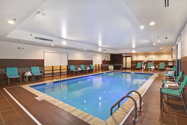 Pool - Hampton Inn & Suites Ashland - I-71, Exit 186