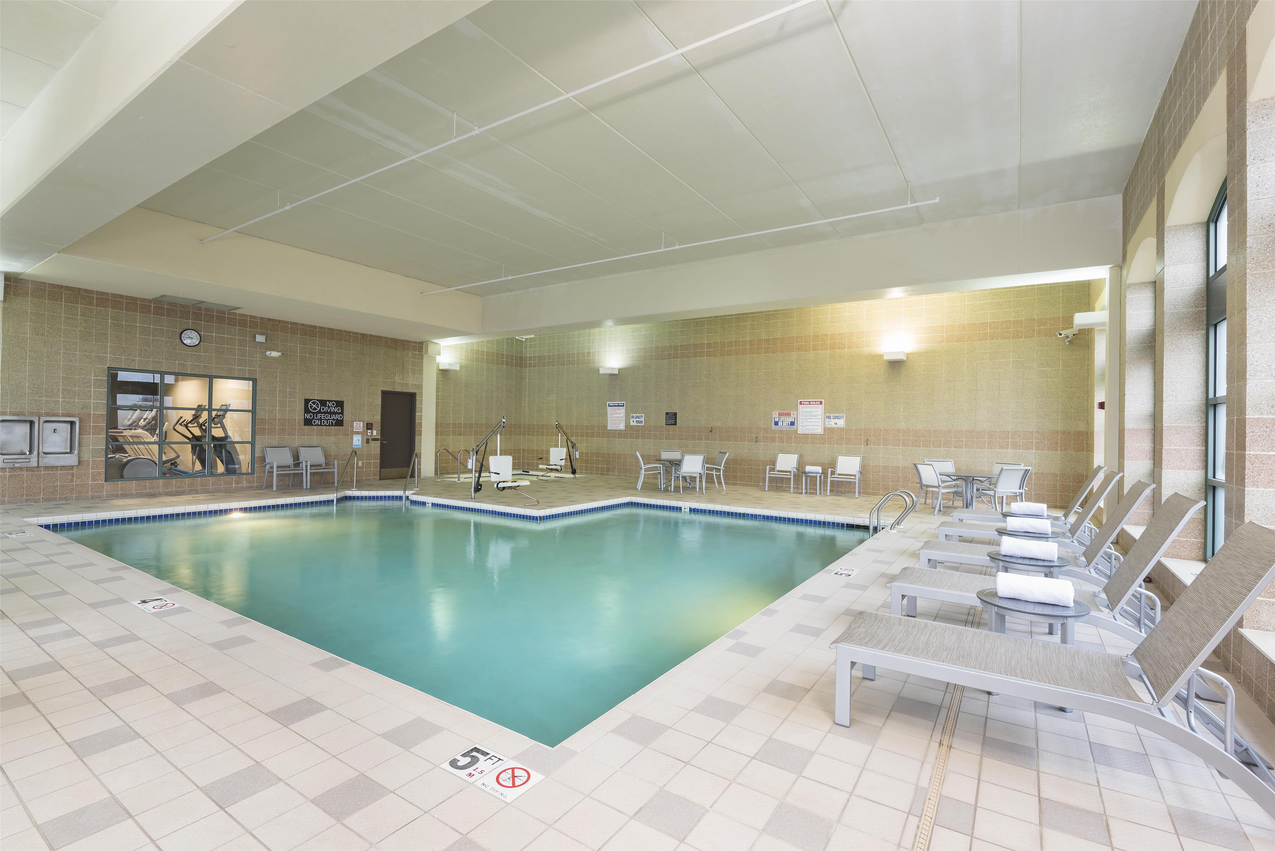 Pool | Doubletree by Hilton Pleasant Prairie Kenosha