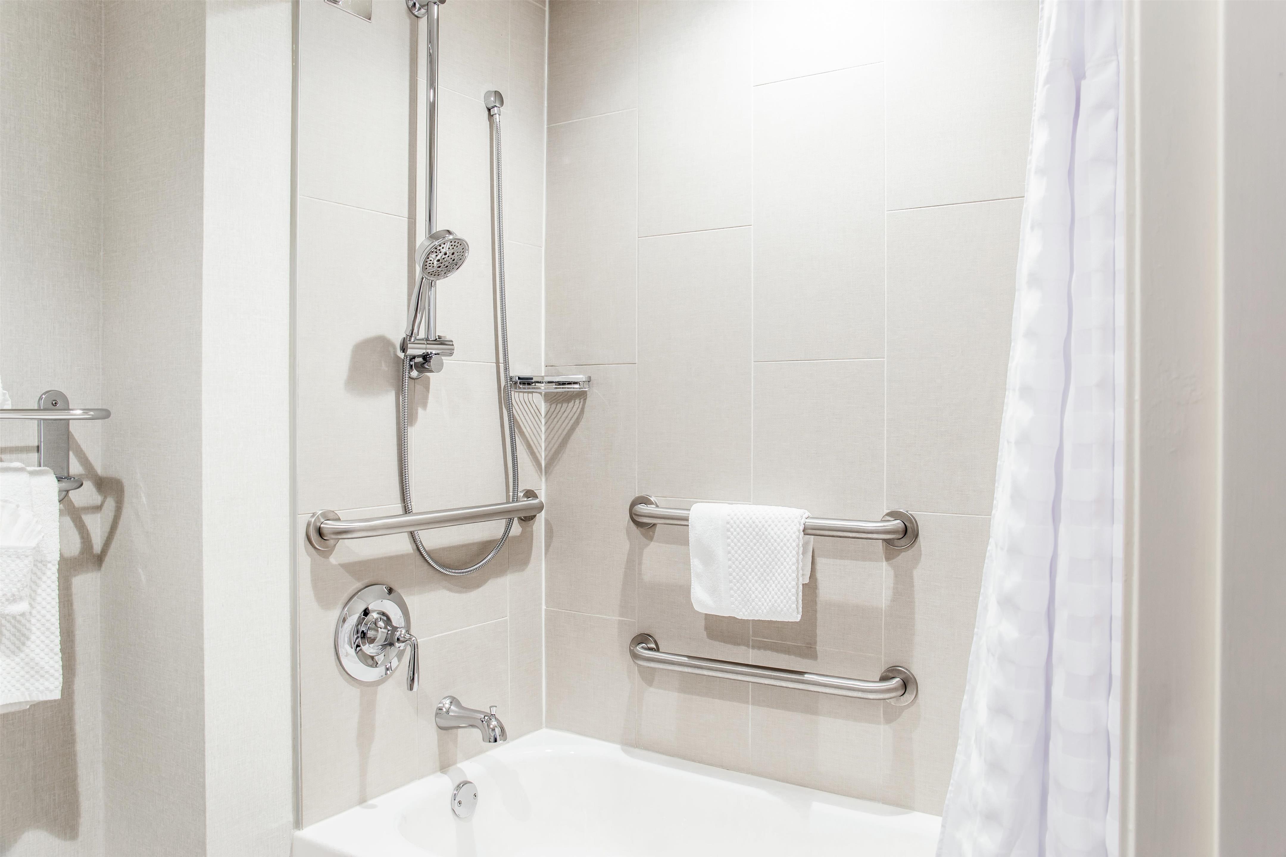 Guest room bath