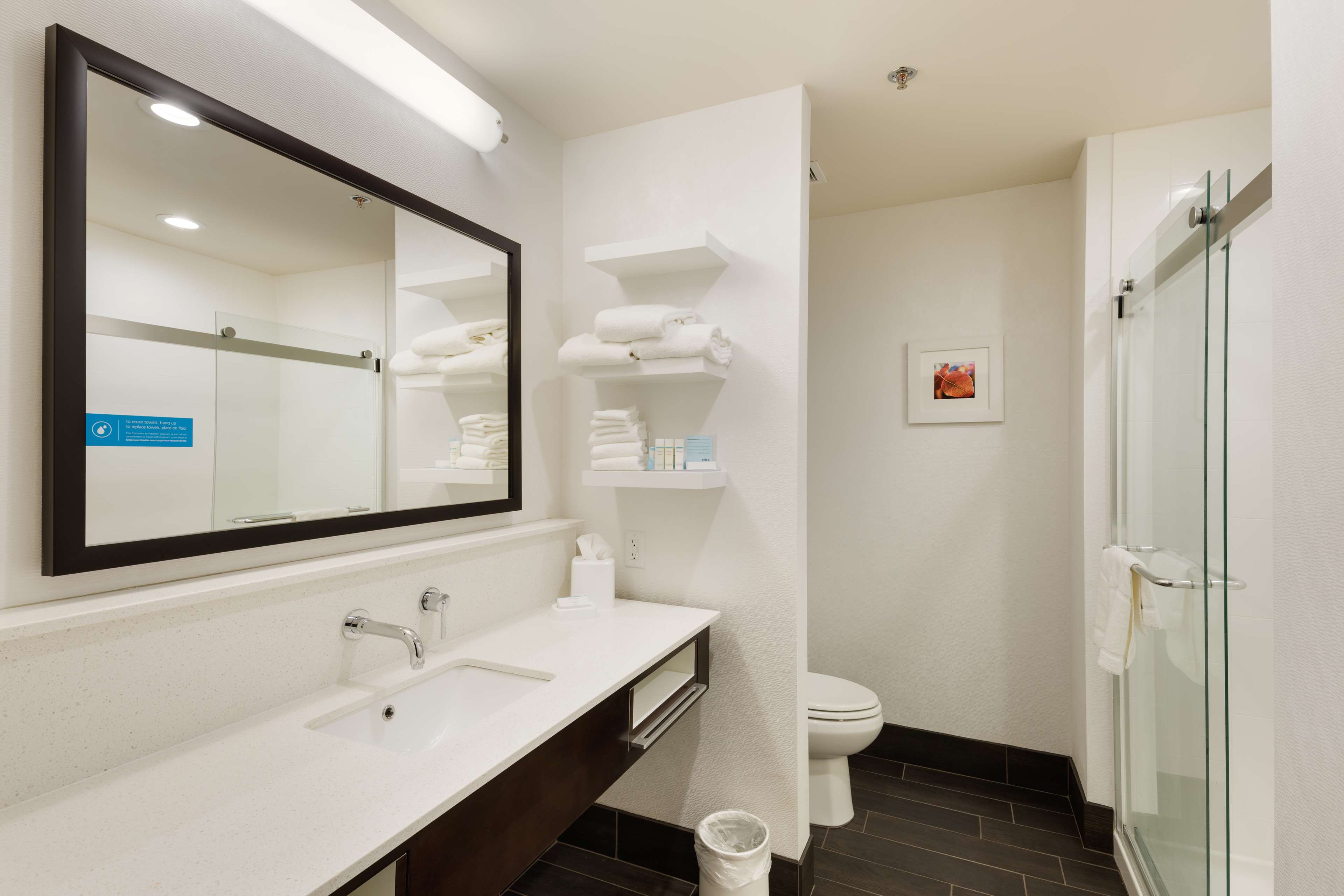 Hampton Inn by Hilton Morristown, I-81 Room Type - 1 KING MICROWV FRIDGE NS