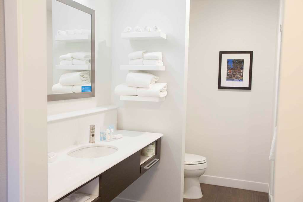 Hampton Inn & Suites by Hilton Downtown St. Paul Room Type - 2 QNS HEAR ACC NS