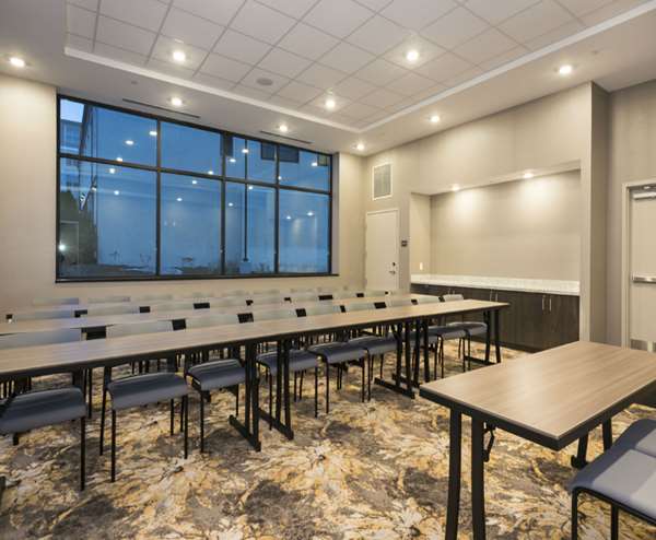  - Hampton Inn & Suites University Minneapolis - I-94, Exit 235B