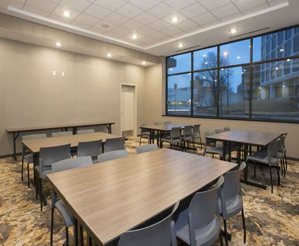 - Hampton Inn & Suites University Minneapolis - I-94, Exit 235B
