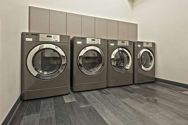  - Hampton Inn & Suites University Minneapolis - I-94, Exit 235B