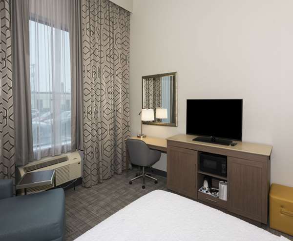  - Hampton Inn & Suites University Minneapolis - I-94, Exit 235B