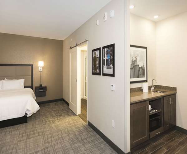  - Hampton Inn & Suites University Minneapolis - I-94, Exit 235B