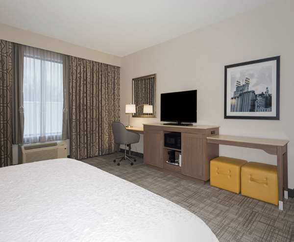  - Hampton Inn & Suites University Minneapolis - I-94, Exit 235B
