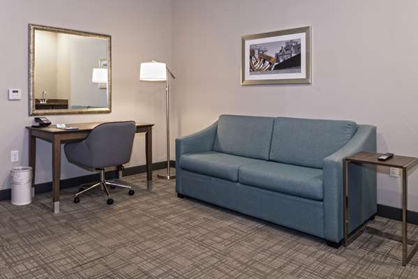 - Hampton Inn & Suites University Minneapolis - I-94, Exit 235B