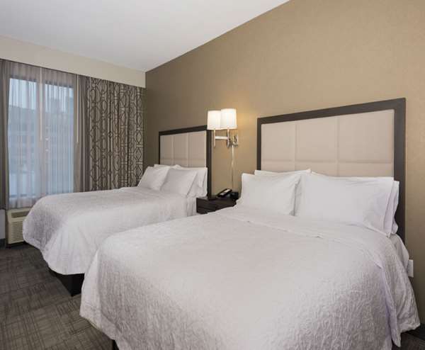  - Hampton Inn & Suites University Minneapolis - I-94, Exit 235B