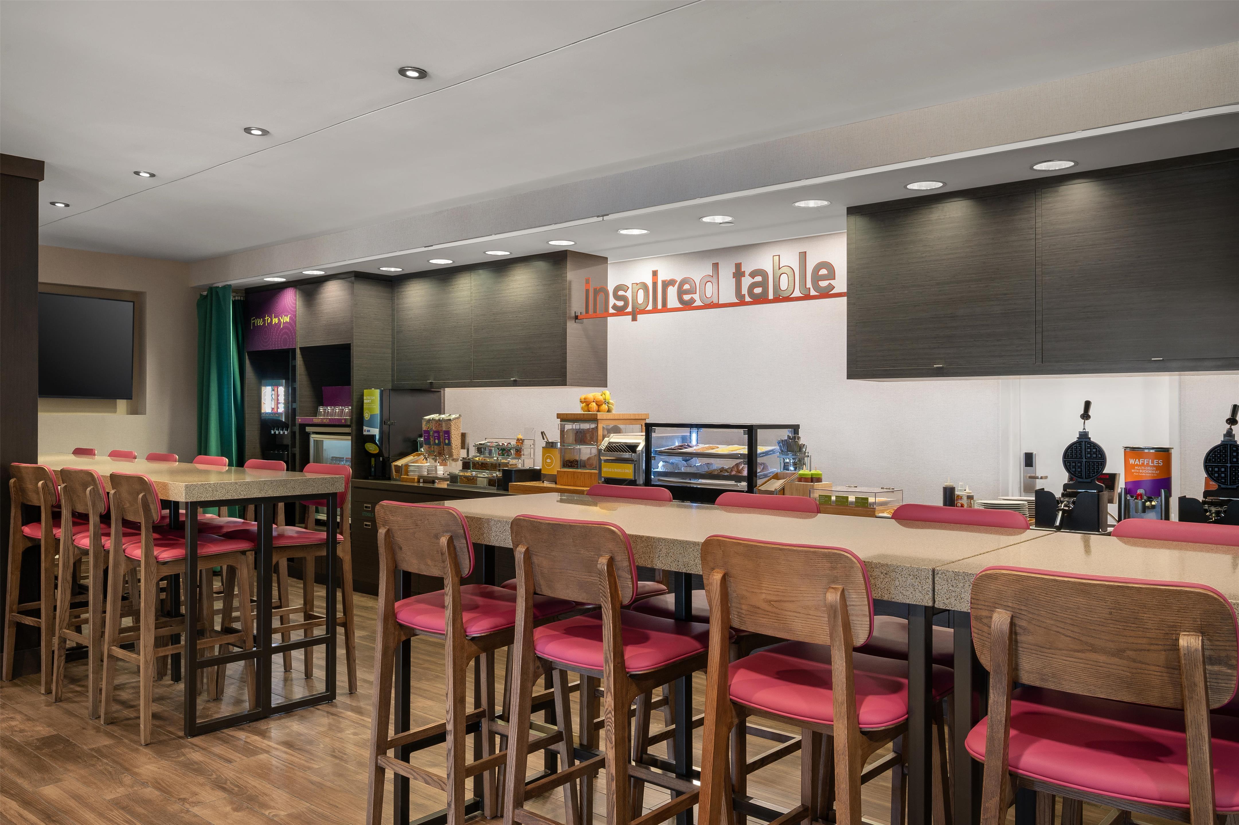 Breakfast Area | Home2 Suites by Hilton Middletown