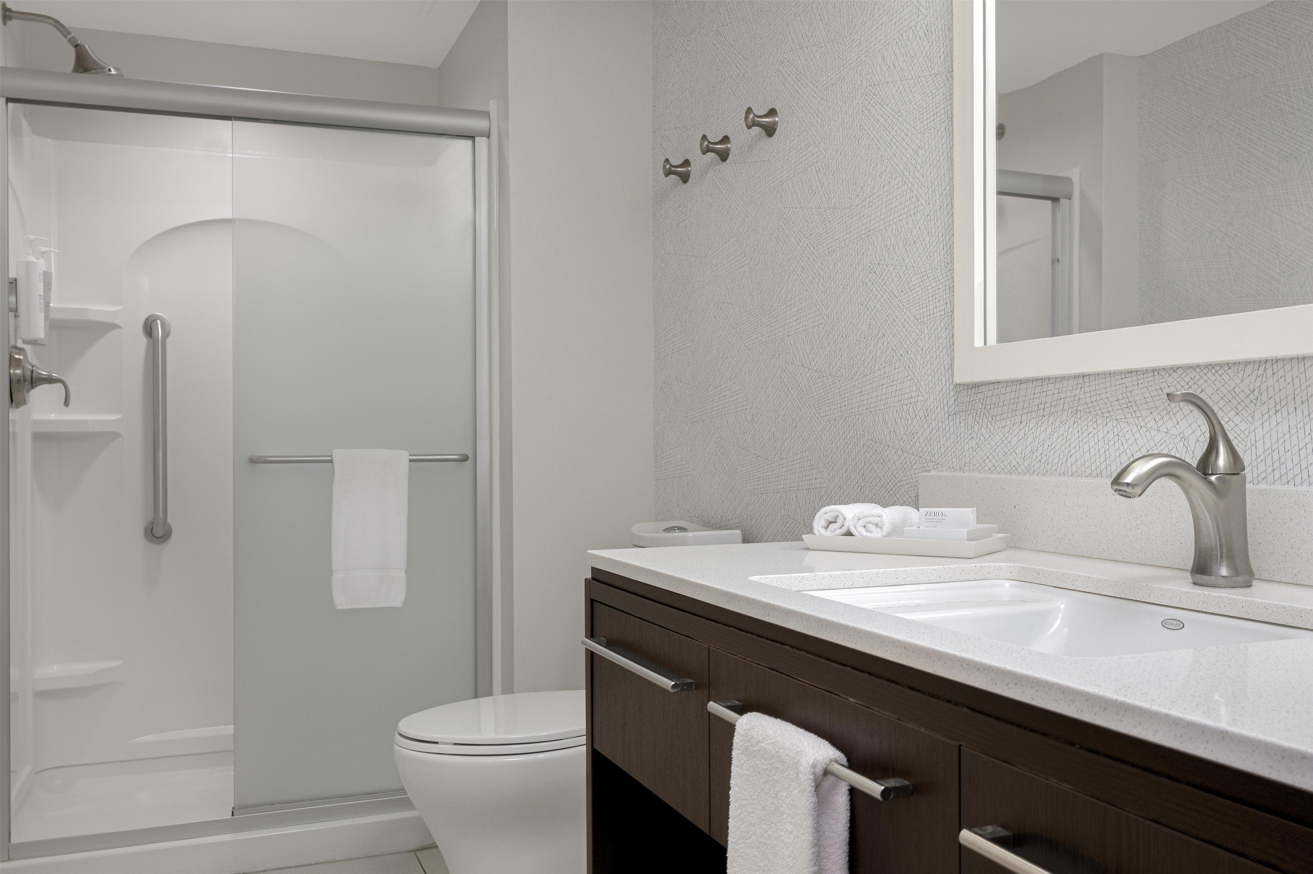 Guest room bath