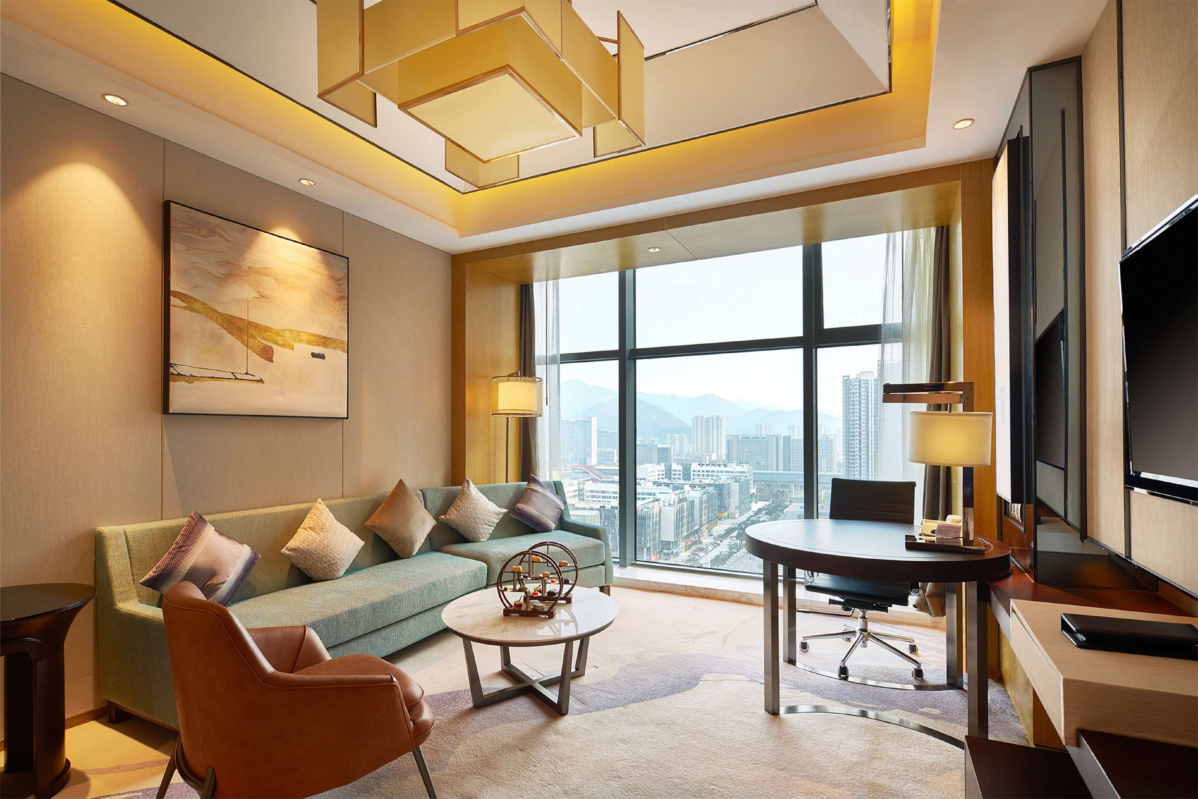 Doubletree By Hilton Ningbo Beilun Room Type - KING EXECUTIVE SUITE