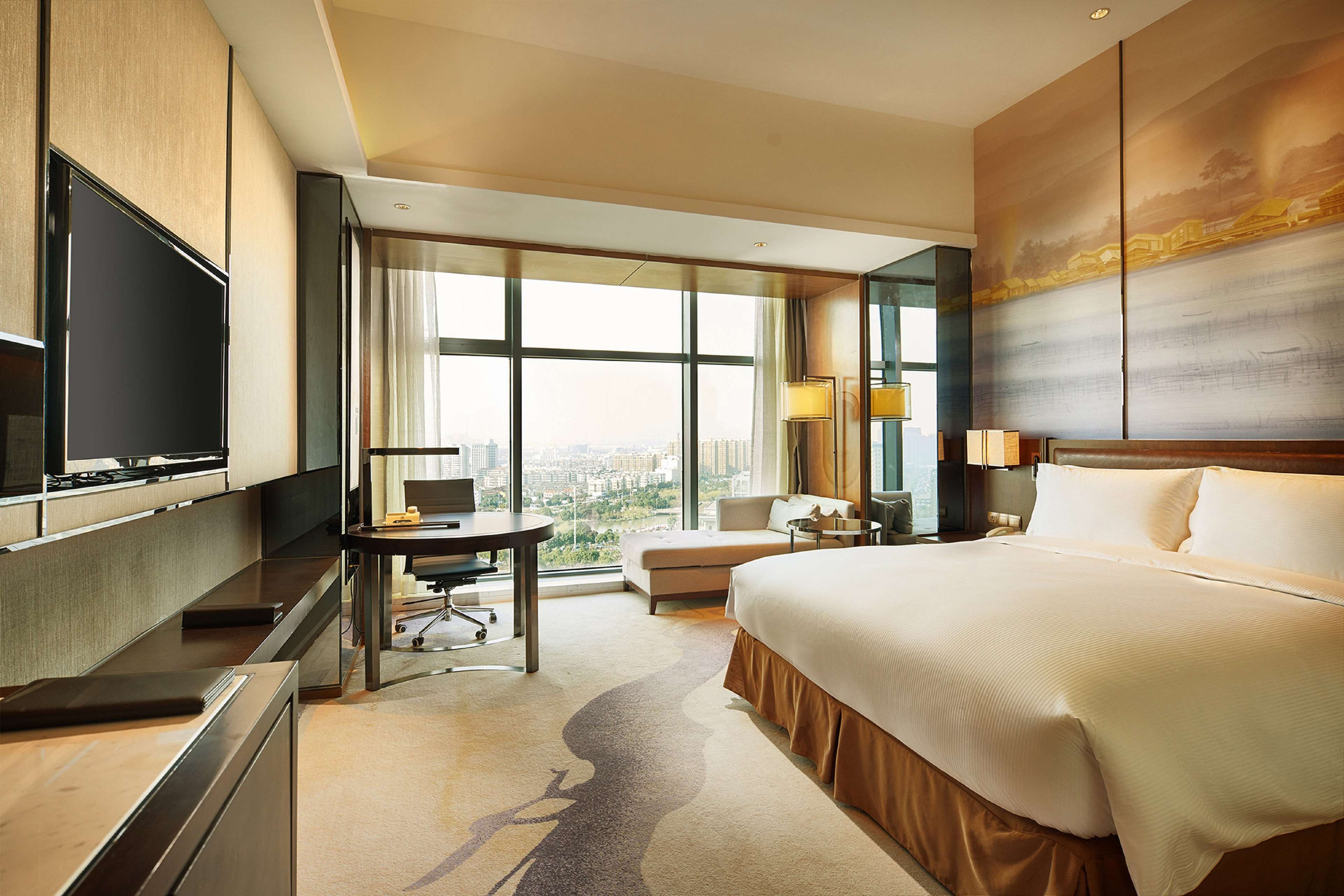 Doubletree By Hilton Ningbo Beilun Room Type - KING DELUXE ROOM GARDEN VW