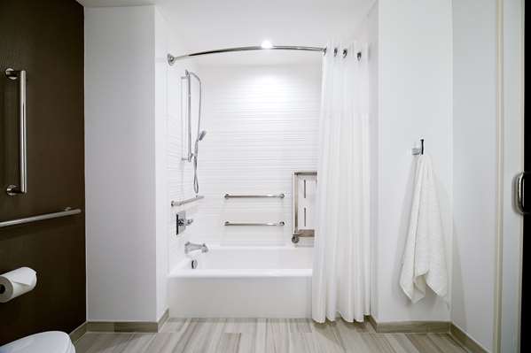  - Hilton Garden Inn Roslyn